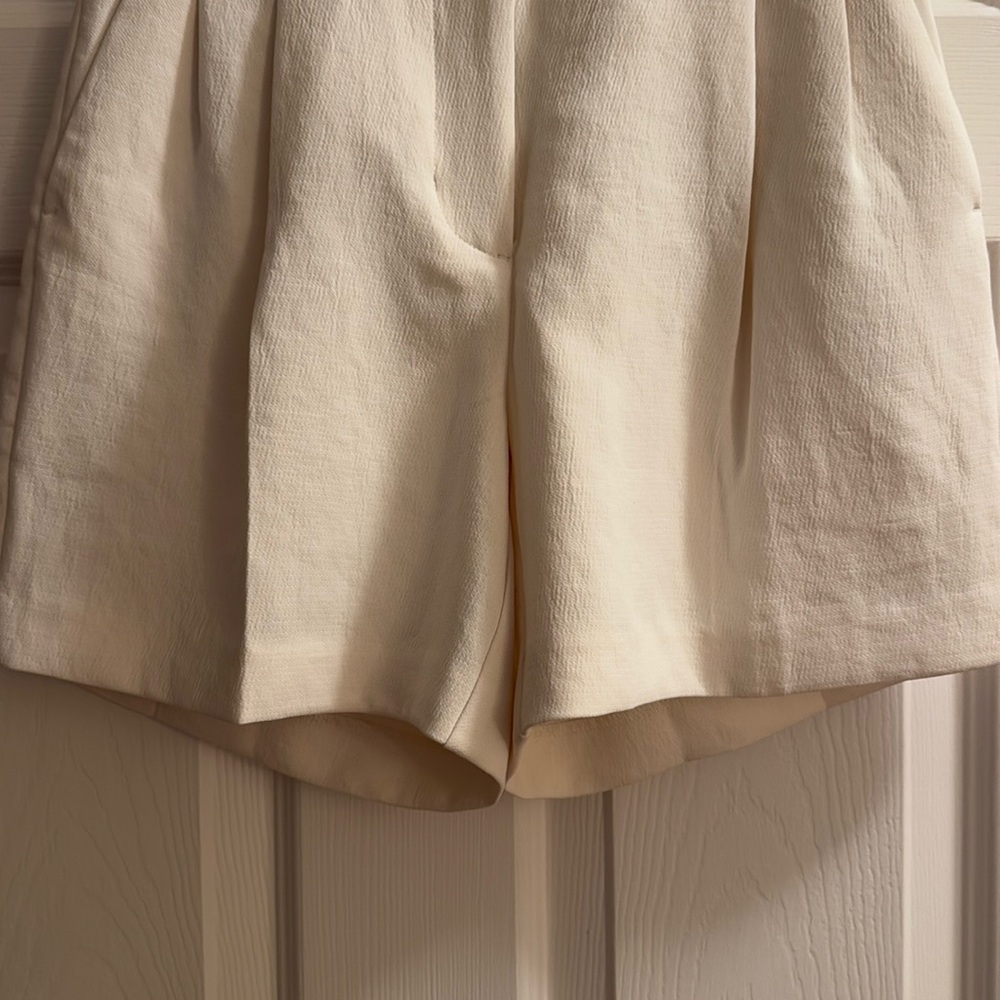 Aritzia Wilfred Light Birch Effortless 5in Shorts 0 - Picture 3 of 10